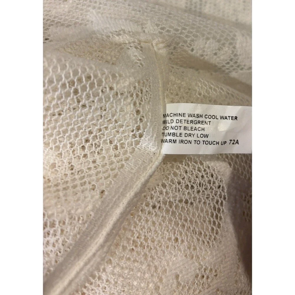 VTG Ivory Floral Roses and Scrolls Lace TABLECLOTH 63 X 117 Cottagecore